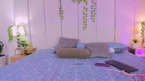 Snapshot of mia_rousse25 chatting on May 24, 12:32 pm mia rousse25 online show from May 24, 12:32 pm