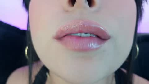 Snapshot of mia_roux1 chatting on May 14, 10:49 pm Mia online show from May 14, 10:49 pm