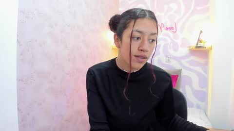 Snapshot of mia_scarlet7 chatting on May 20, 12:44 pm Mia . online show from May 20, 12:44 pm
