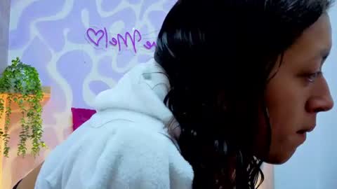 Snapshot of mia_scarlet7 chatting on June 18, 12:31 pm Mia . online show from June 18, 12:31 pm