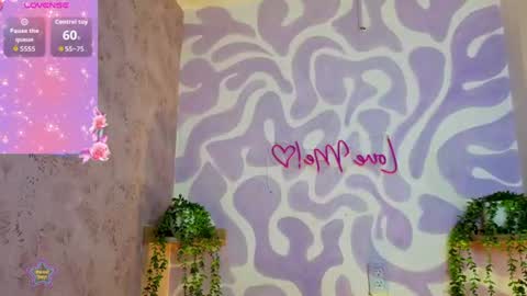 Snapshot of mia_scarlet7 chatting on June 26, 12:31 pm Mia . online show from June 26, 12:31 pm