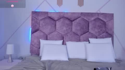 mia_serena_ online show from March 14, 12:21 pm