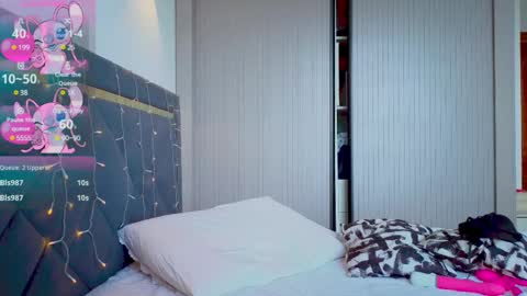 Mia online show from March 4, 9:51 am