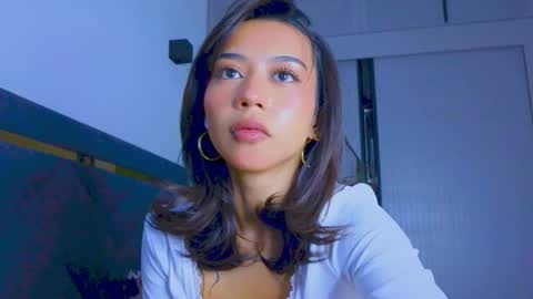 Mia online show from September 21, 1:35 pm