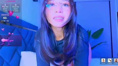 Snapshot of mia_sirenia chatting on May 15, 9:33 pm Mia online show from May 15, 9:33 pm