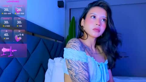 Snapshot of mia_sirenia chatting on May 31, 1:40 pm Mia online show from May 31, 1:40 pm