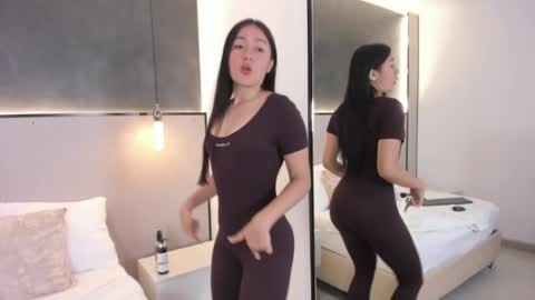 Snapshot of mia_slora chatting on May 8, 11:59 am M I A online show from May 8, 11:59 am