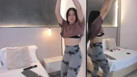 Snapshot of mia_slora chatting on May 19, 12:11 pm M I A online show from May 19, 12:11 pm