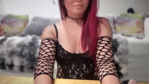 Mia online show from October 25, 11:43 pm