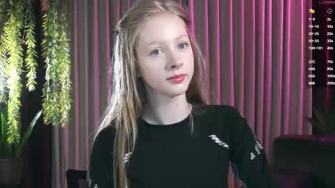 Mia online show from November 29, 7:39 pm