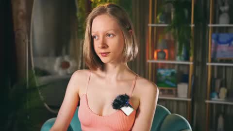 Snapshot of mia_vebes chatting on June 15, 5:37 pm Mia online show from June 15, 5:37 pm