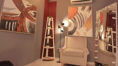 Snapshot of mia_velve chatting on May 21, 10:55 am Mia online show from May 21, 10:55 am