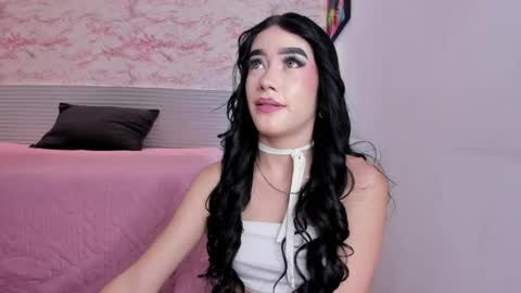 Snapshot of mia_velveet chatting on May 28, 7:33 pm mia_velveet online show from May 28, 7:33 pm