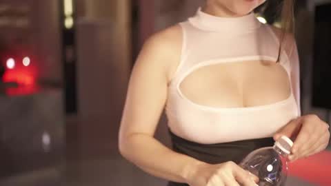 Snapshot of mia_vixen_ chatting on May 13, 3:59 am VixenMia online show from May 13, 3:59 am