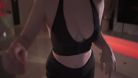 Snapshot of mia_vixen_ chatting on May 14, 4:08 am VixenMia online show from May 14, 4:08 am