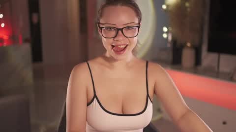 Snapshot of mia_vixen_ chatting on May 19, 3:57 am VixenMia online show from May 19, 3:57 am