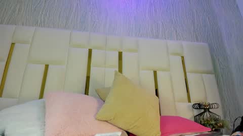 mia_vy online show from May 5, 3:03 am