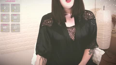 mia_wallase online show from December 30, 8:25 pm