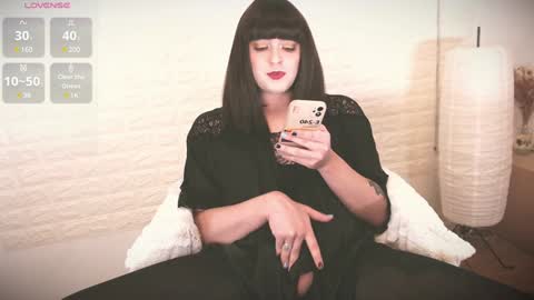 mia_wallase online show from February 1, 7:47 am