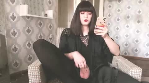 Snapshot of mia_wallase chatting on June 13, 8:01 am mia_wallase online show from June 13, 8:01 am