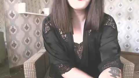 mia_wallase online show from July 13, 9:23 am