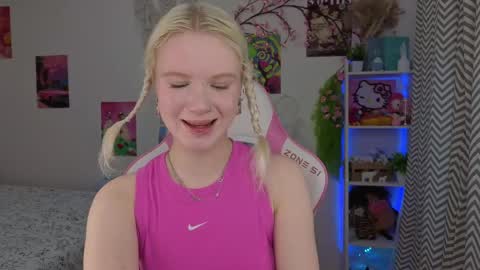 Snapshot of mia_waterlily chatting on May 11, 3:12 am Mia online show from May 11, 3:12 am