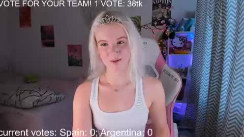 Snapshot of mia_waterlily chatting on July 19, 3:32 am Mia online show from July 19, 3:32 am