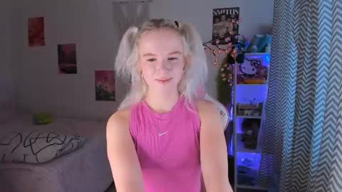 Snapshot of mia_waterlily chatting on July 20, 3:21 am Mia online show from July 20, 3:21 am