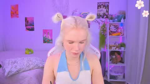 Snapshot of mia_waterlily chatting on August 2, 3:27 am Mia online show from August 2, 3:27 am