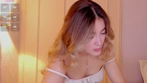 Mia White  online show from April 25, 1:41 pm