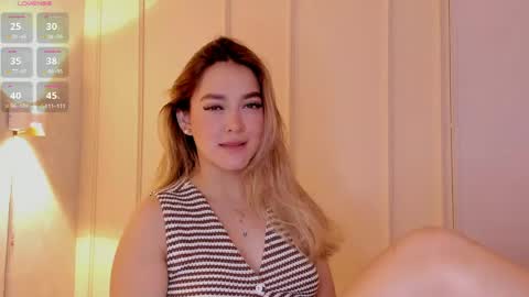 Mia White  online show from April 27, 1:42 pm