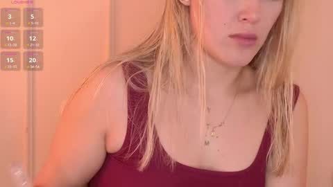 Snapshot of mia_white11 chatting on May 25, 2:12 pm Mia White online show from May 25, 2:12 pm