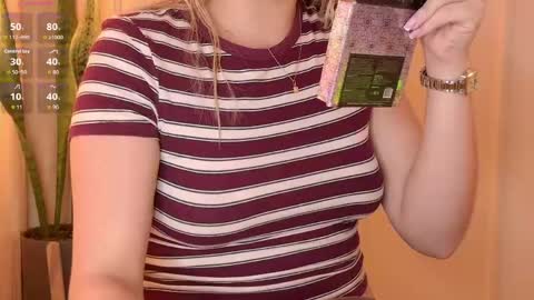 Snapshot of mia_white11 chatting on May 29, 1:31 pm Mia White online show from May 29, 1:31 pm
