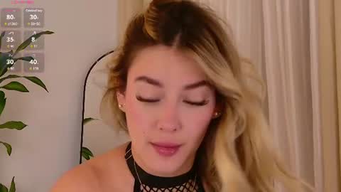 Mia White  online show from July 6, 2:36 pm