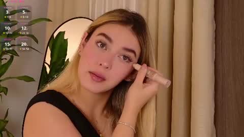Mia White  online show from July 16, 1:28 pm