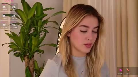 Mia White  online show from July 17, 2:02 pm