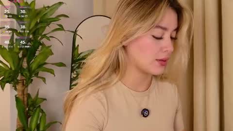 Mia White  online show from July 21, 2:08 pm