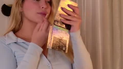 Mia White  online show from July 29, 1:59 am