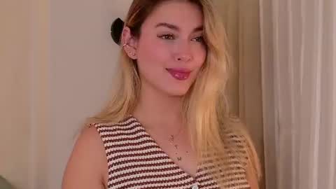 Mia White  online show from July 29, 2:37 pm