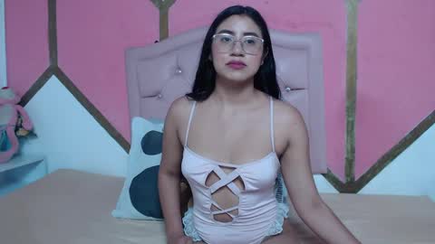 Snapshot of mia_wilsom chatting on October 20, 11:21 am Mia online show from October 20, 11:21 am