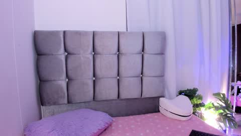 mia  nicolle online show from February 3, 3:48 am