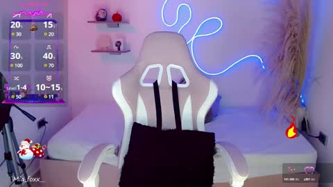Snapshot of miaa_foxx_ chatting on December 29, 9:09 pm Mia online show from December 29, 9:09 pm