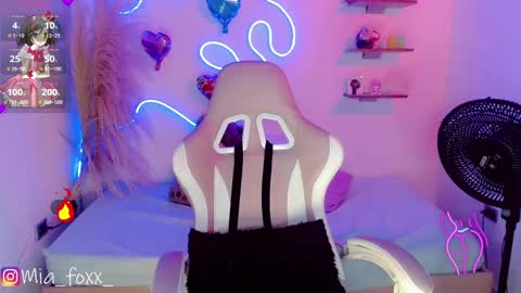 Snapshot of miaa_foxx_ chatting on February 6, 3:48 am Mia online show from February 6, 3:48 am