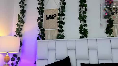 Mia online show from May 5, 11:18 am