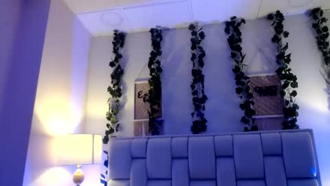 Mia online show from May 24, 11:48 am