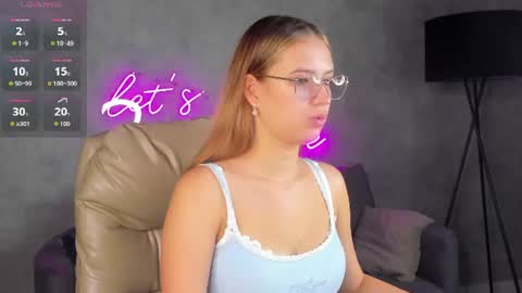 Mia online show from July 29, 9:40 am