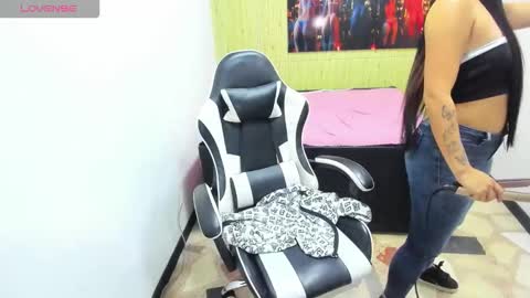 Snapshot of miaa_scott chatting on December 2, 2:45 pm online show from December 2, 2:45 pm