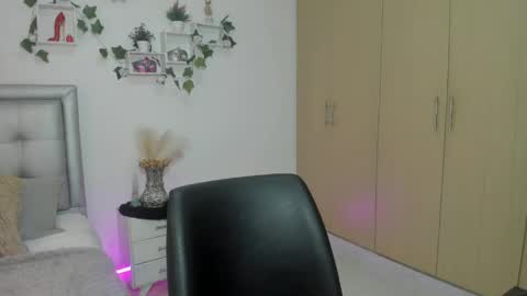 miaa_star_1x online show from June 3, 10:40 am