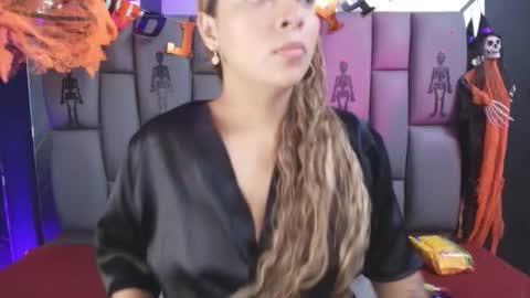 Mia online show from October 28, 12:09 pm