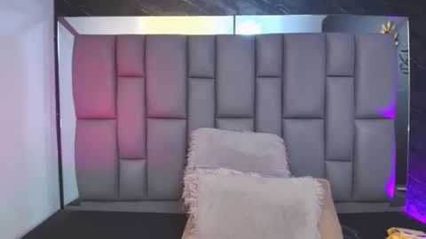 Mia online show from November 19, 12:05 pm